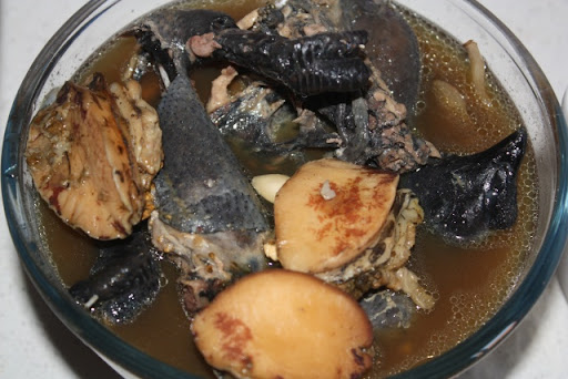 Bí quyết lBí quyết làm gà ác hầm rượu vang thơm ngonàm gà ác hầm rượu vang thơm ngon