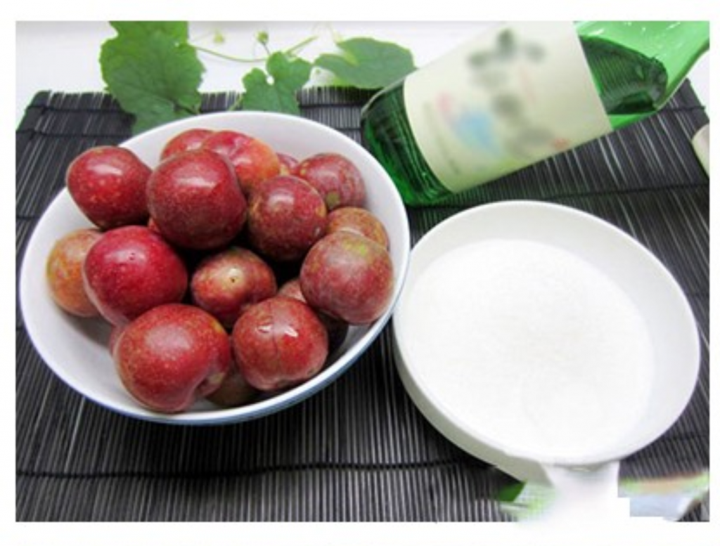 Chuẩn bị nguyên liệu làm rượu mận