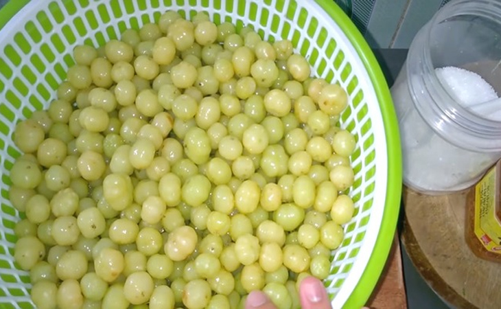 Cách ngâm rượu chùm ruột: Cách ngâm rượu chùm ruột: